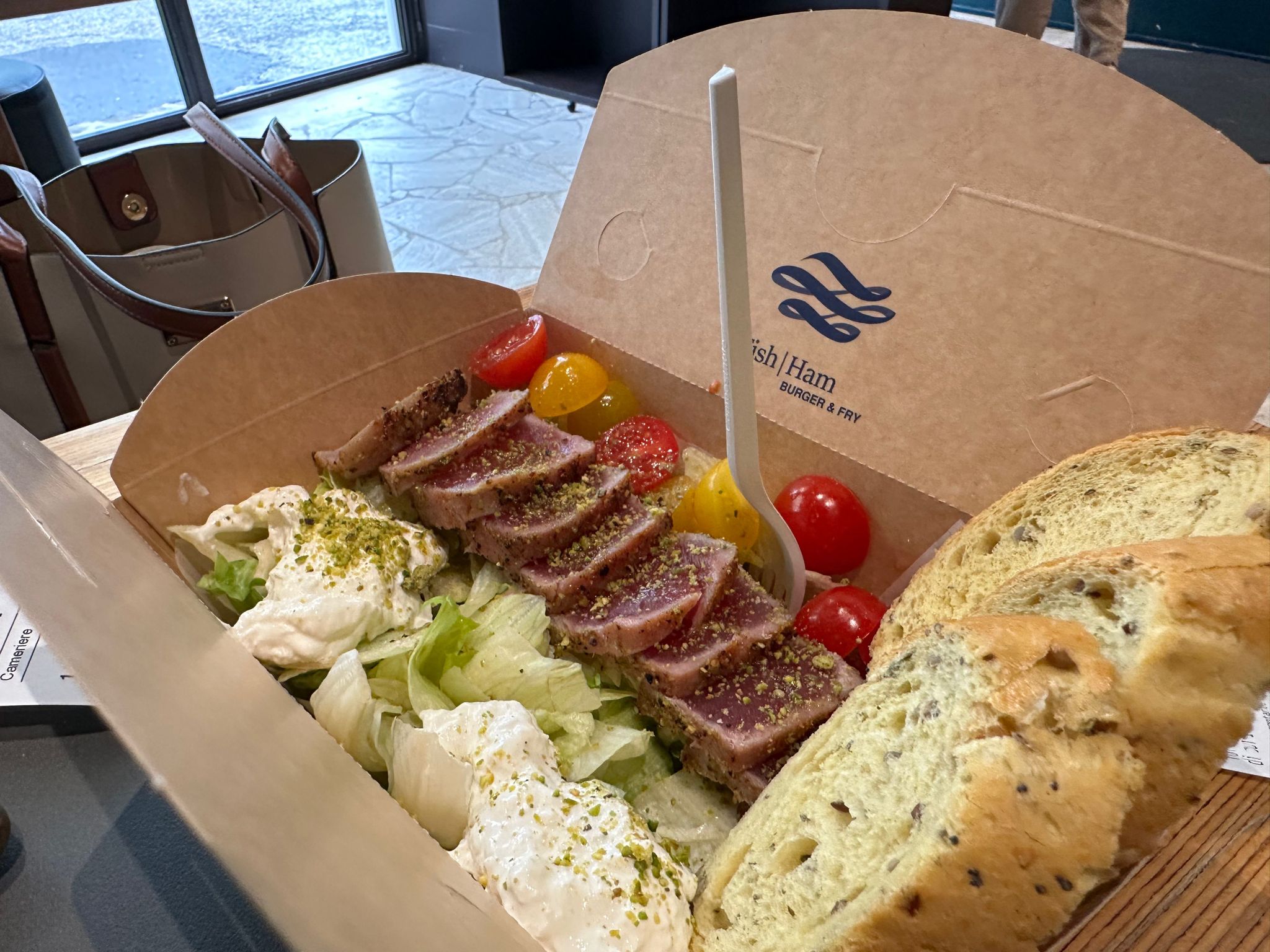 Insalata di pesce tonno e pomodorini